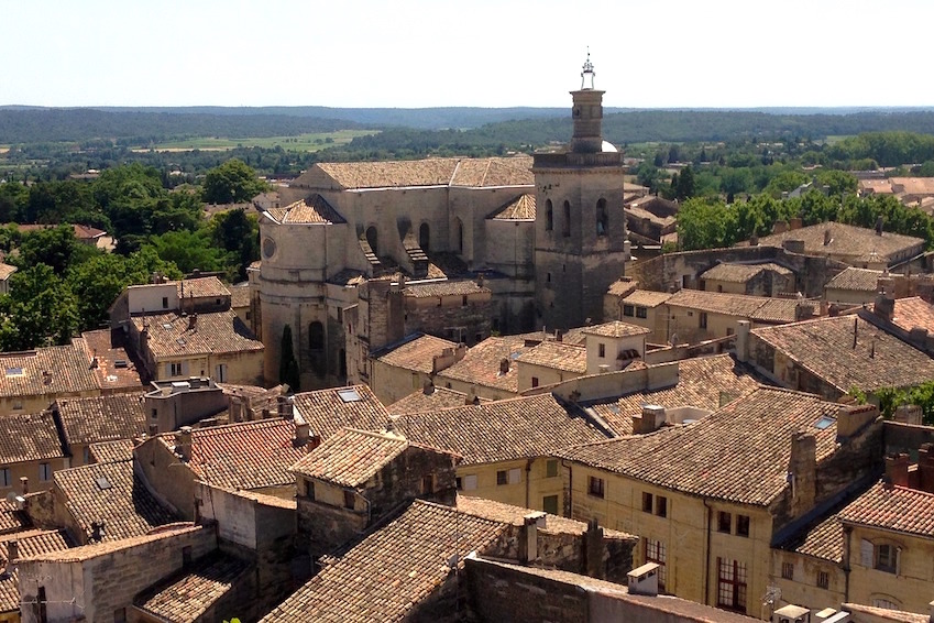 Exploring the scenic natural beauty around Uzès