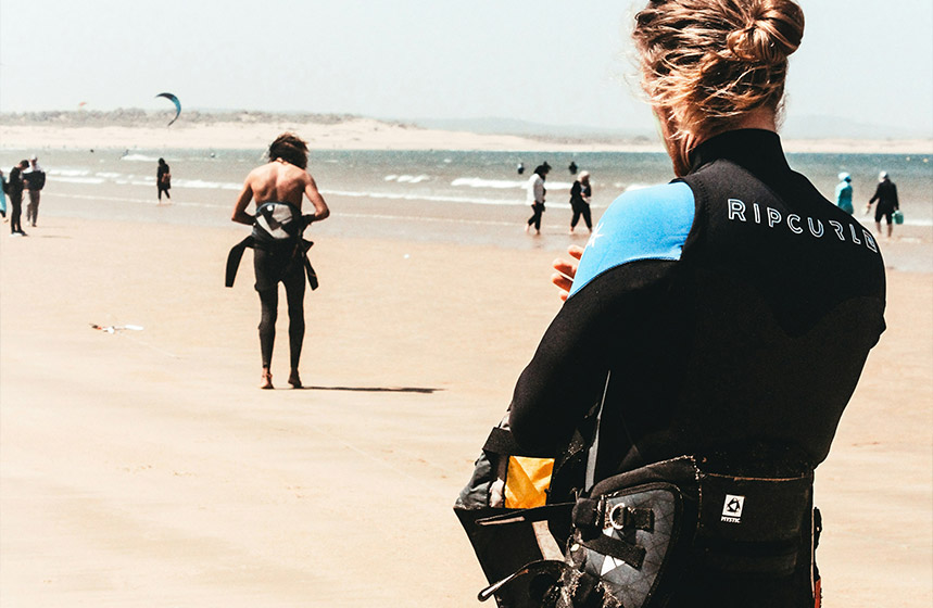 Kitesurfing schools : lessons or camps for beginners