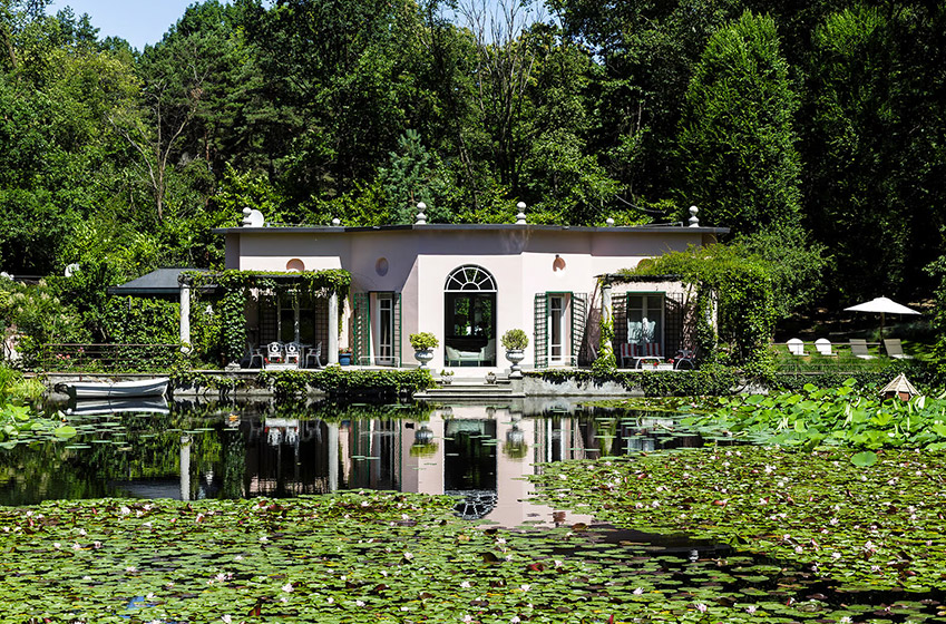 A villa holiday on a private lake